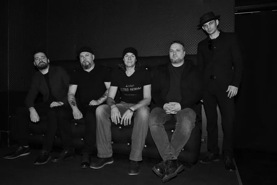 В Таллинне родился новый музыкальный коллектив! JOHNROCK - новое говорящее имя на таллинской сцене, которое обещает немало хитов в своём стиле.